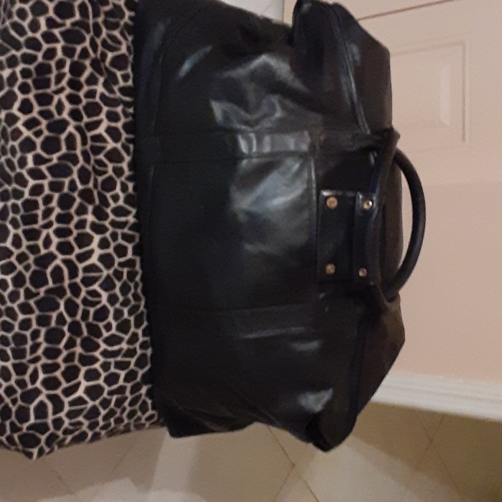 Coach Leather carryon. Has shoulder strap
